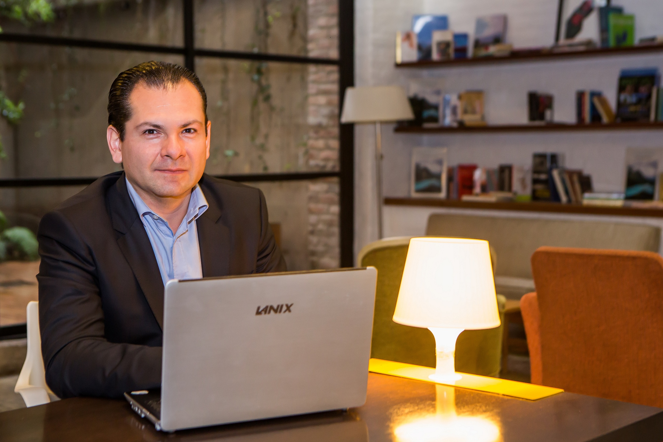 El eterno femenino de una imaginativa pintora