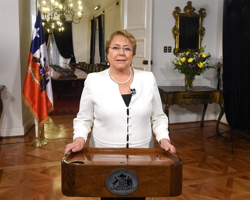 El eterno femenino de una imaginativa pintora