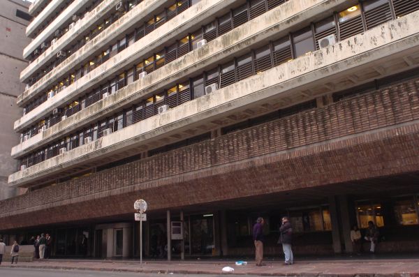 El eterno femenino de una imaginativa pintora