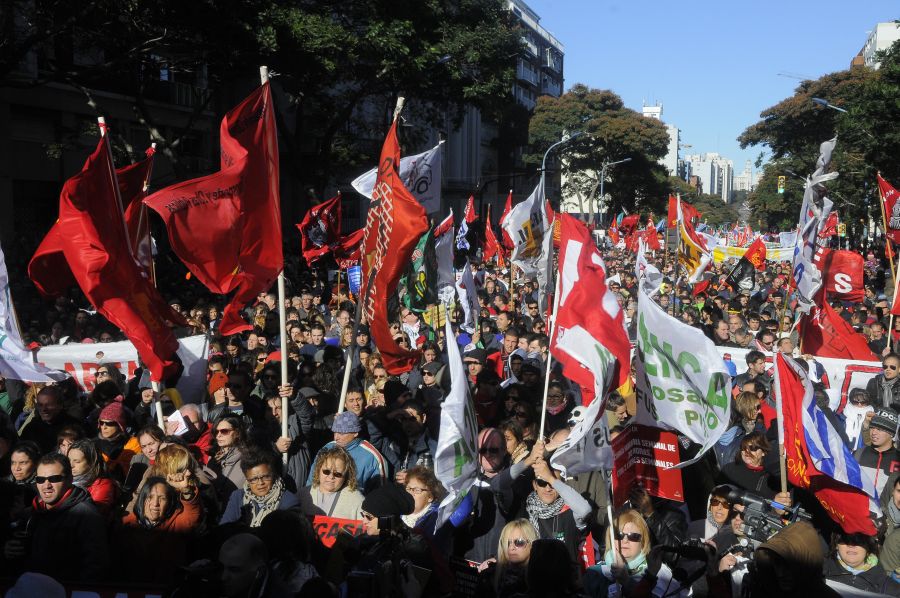 El eterno femenino de una imaginativa pintora