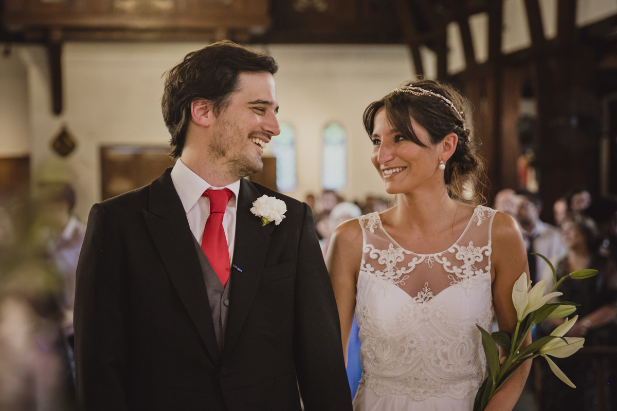 Los novios en la ceremonia. Foto: Mika Álvarez.