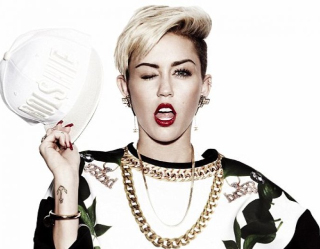 El eterno femenino de una imaginativa pintora