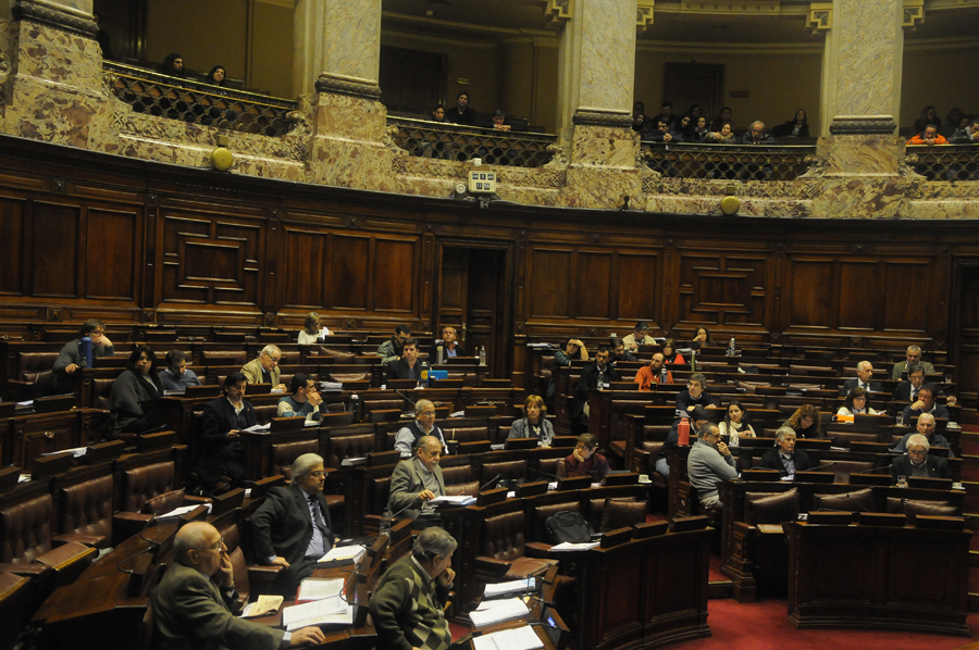 El eterno femenino de una imaginativa pintora