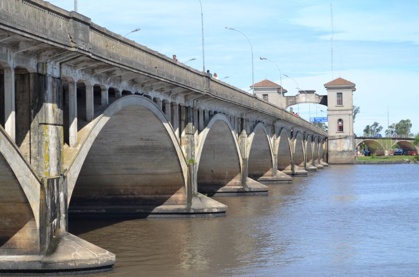 El eterno femenino de una imaginativa pintora