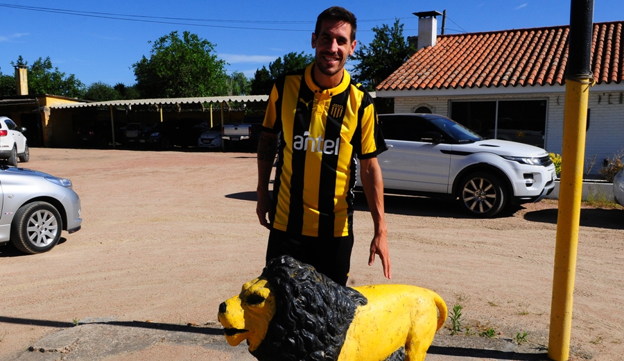 El eterno femenino de una imaginativa pintora