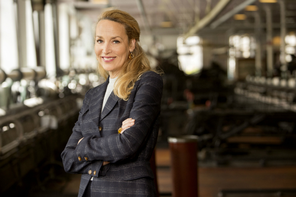 El eterno femenino de una imaginativa pintora