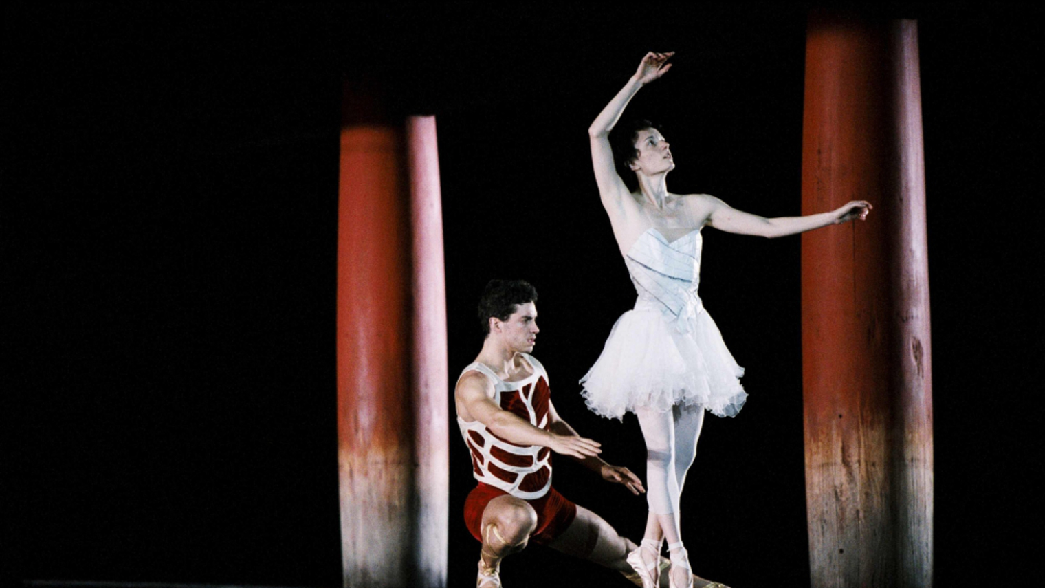 El eterno femenino de una imaginativa pintora