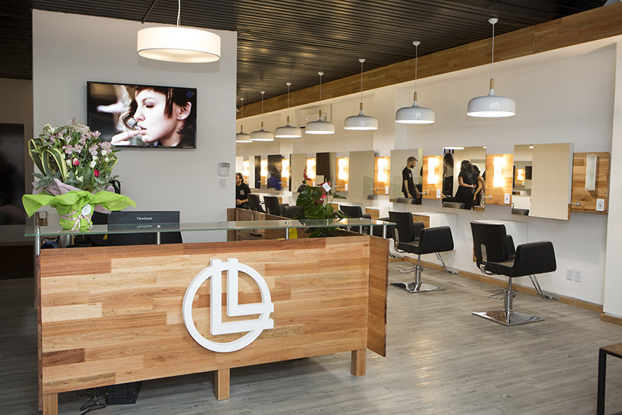 El eterno femenino de una imaginativa pintora