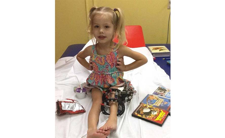 Poco a poco, la pierna izquierda de la niña comenzó a crecer con normalidad. Foto: PA Real Life.