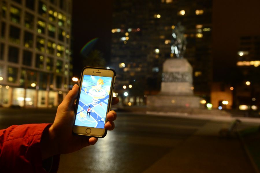 El eterno femenino de una imaginativa pintora