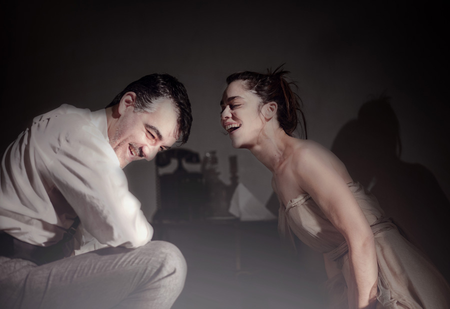 El eterno femenino de una imaginativa pintora