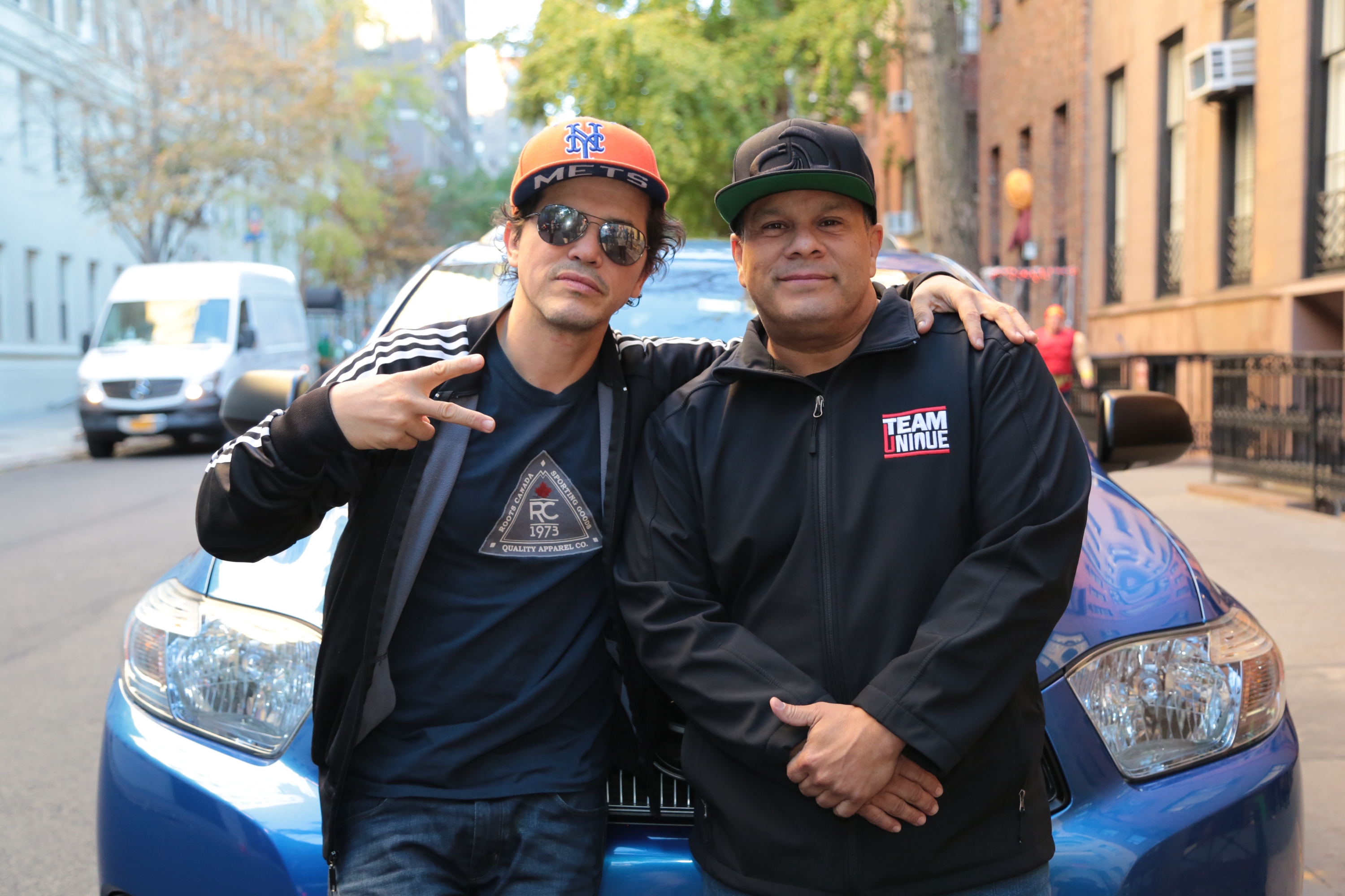 Will Castro con el actor, productor y guionista John Leguizamo.