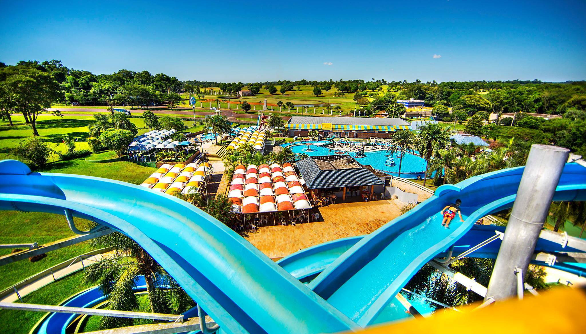 El eterno femenino de una imaginativa pintora