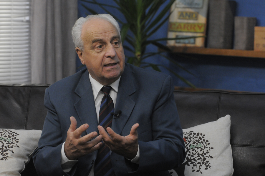 El eterno femenino de una imaginativa pintora