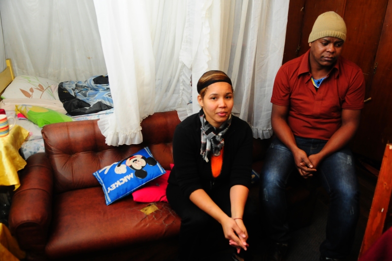 Yenny Mateo y Tony Rosario, dominicanos viviendo en Uruguay. Foto: Marcelo Bonjour.