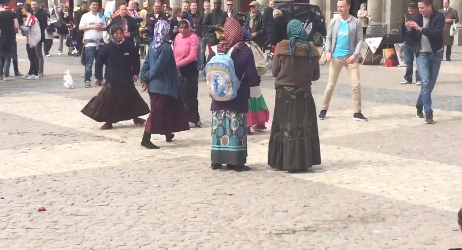 Así humillaron a las mujeres en la Plaza Mayor. Foto: @pablo_vande