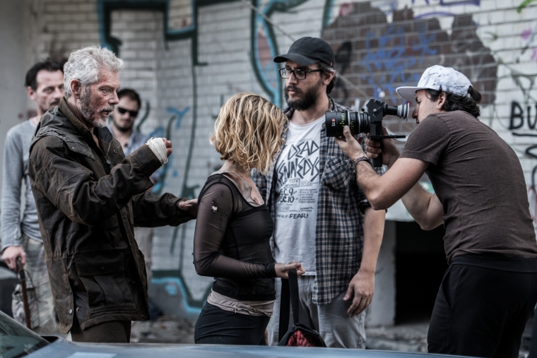 Stephen Lang, Jan Levy, Fede Álvarez y el fotógrafo Pedro Luque filmaron "No respires" en una Detroit abandonada por lacrisis. Foto: Difusión.