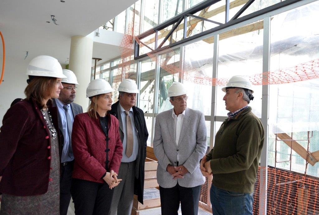 El eterno femenino de una imaginativa pintora