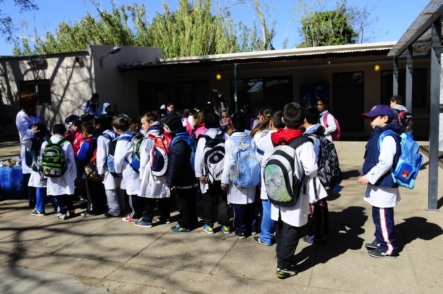 El eterno femenino de una imaginativa pintora