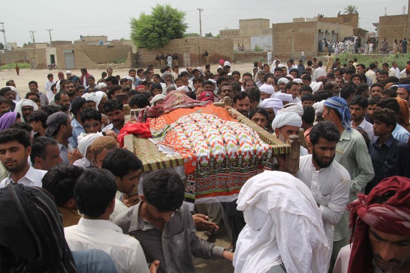 Funeral de Qandeel Baloch. Foto: AFP.