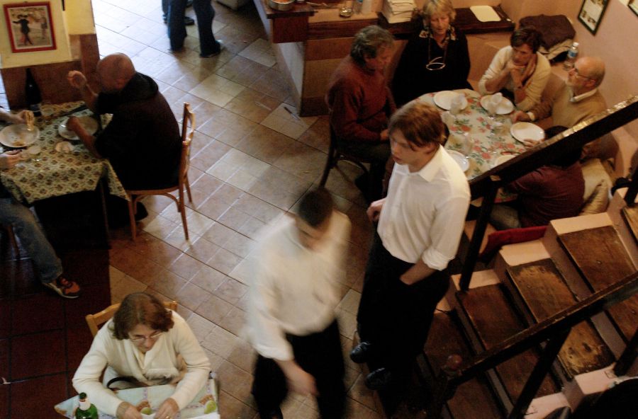 El eterno femenino de una imaginativa pintora