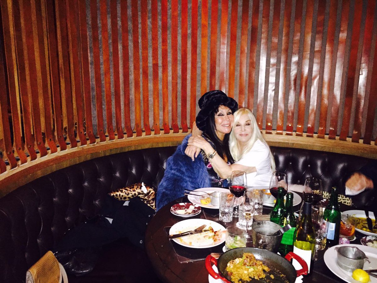 El eterno femenino de una imaginativa pintora