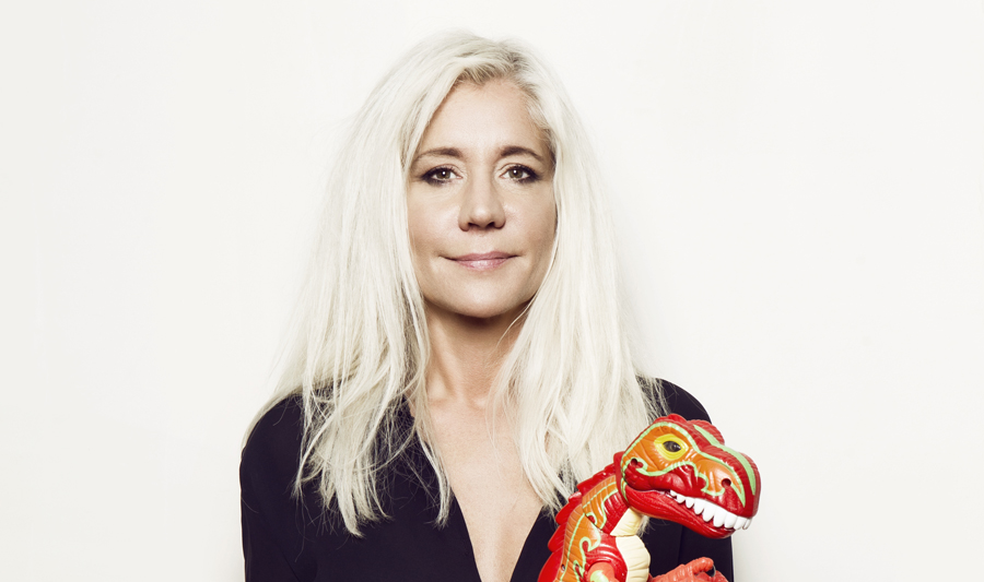 El eterno femenino de una imaginativa pintora