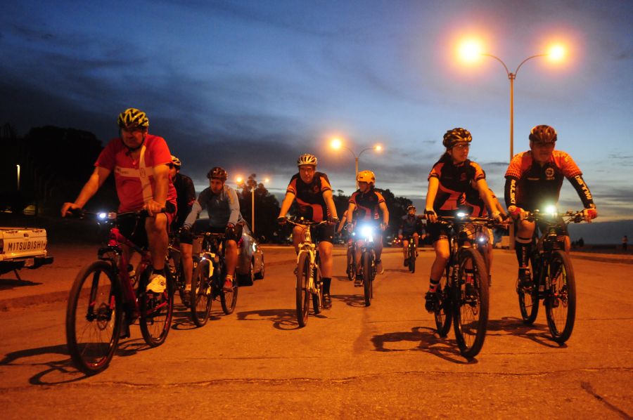Según el digesto departamental, los ciclistas deben andar por la derecha. Foto: M. Bonjour