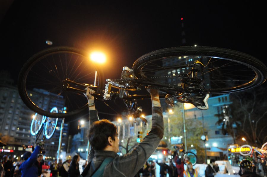 El eterno femenino de una imaginativa pintora