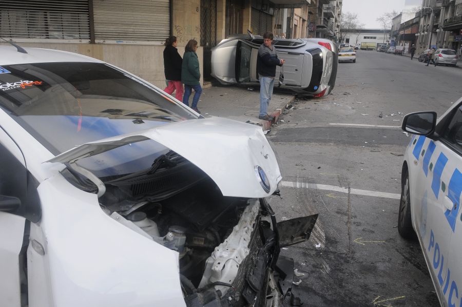 El eterno femenino de una imaginativa pintora