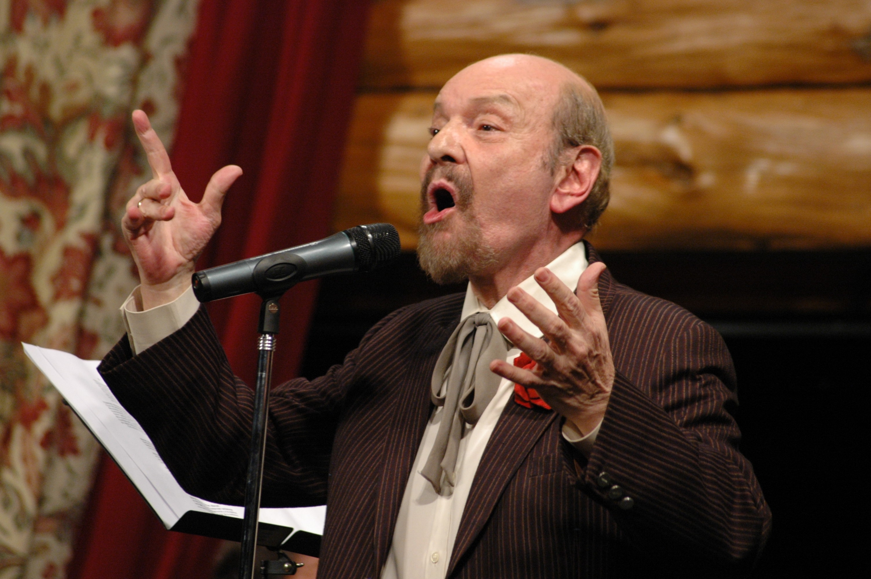 El eterno femenino de una imaginativa pintora