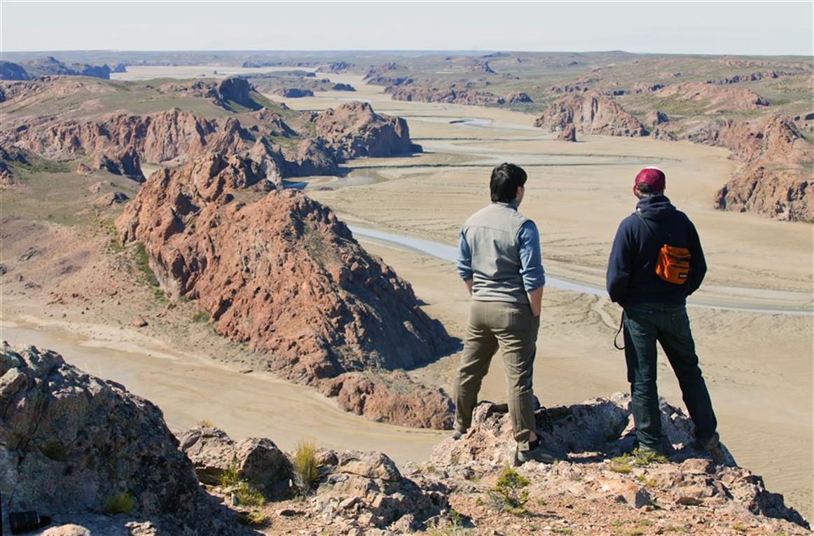 El eterno femenino de una imaginativa pintora