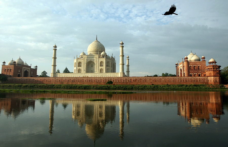 El eterno femenino de una imaginativa pintora