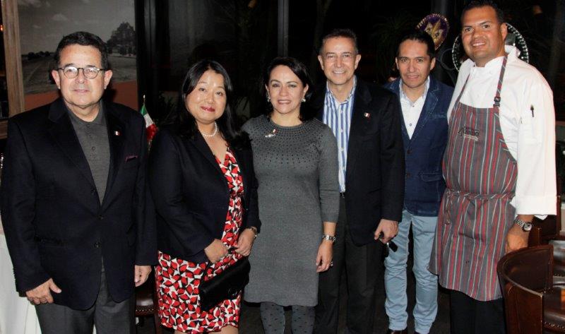 8812: Francisco Arroyo, Embajadora de Japón Keiko Tanaka, Erika Arroyo, José domínguez, José Ley y luis Barocio.