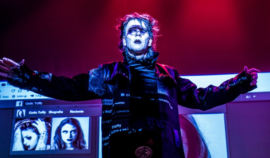 El eterno femenino de una imaginativa pintora