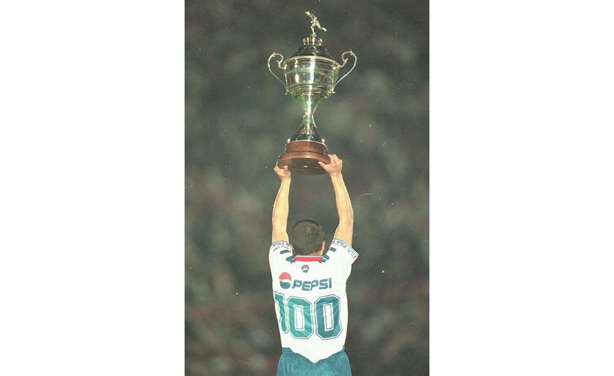 Ruben Sosa campeón del Apertura con Nacional en 1999. Foto: archivo El País.