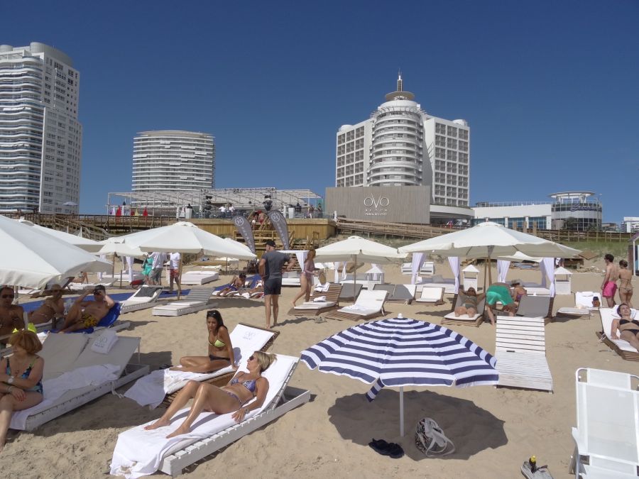 La playa frente al parador OVO Beach es una de las preferidas por los brasileros.
