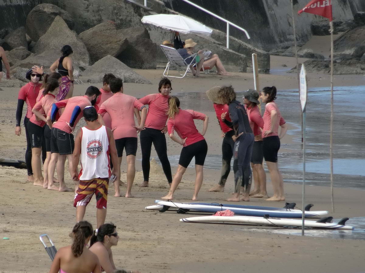 La previa a practicar surf. Foto: Ricardo Figueredo