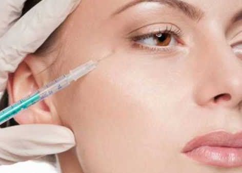 El eterno femenino de una imaginativa pintora