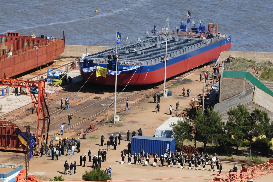 El eterno femenino de una imaginativa pintora