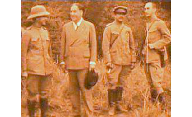 Luis Alberto de Herrera con oficiales paraguayos, Guerra del Chaco.