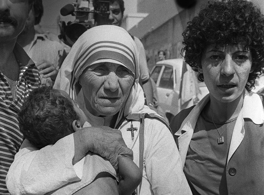 El eterno femenino de una imaginativa pintora