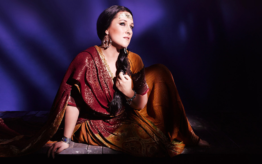 El eterno femenino de una imaginativa pintora