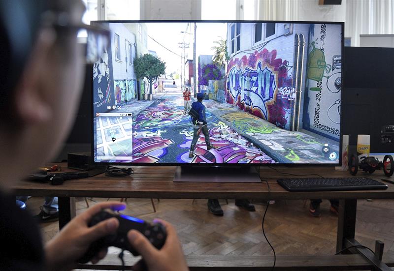 El eterno femenino de una imaginativa pintora