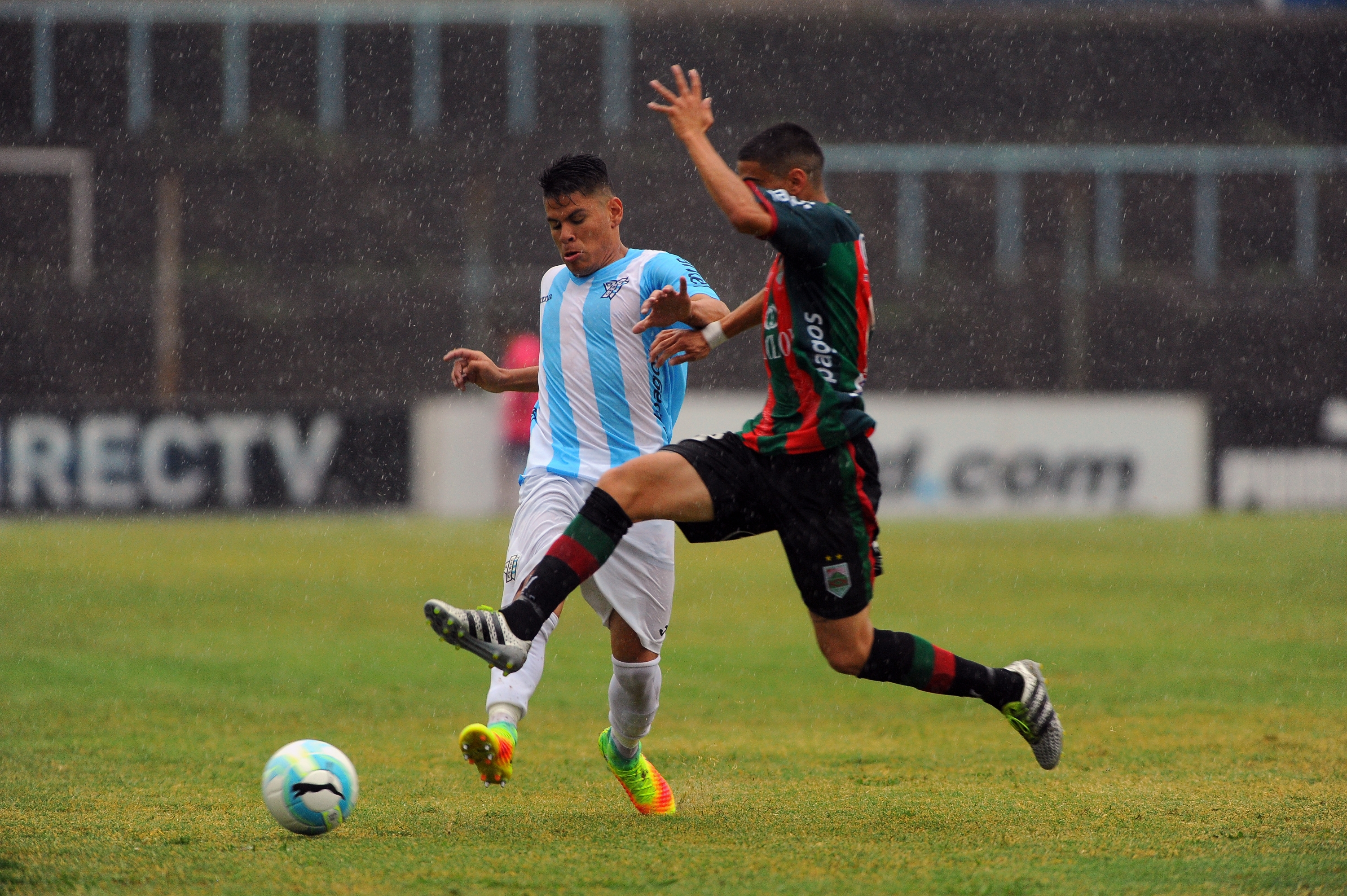 El eterno femenino de una imaginativa pintora