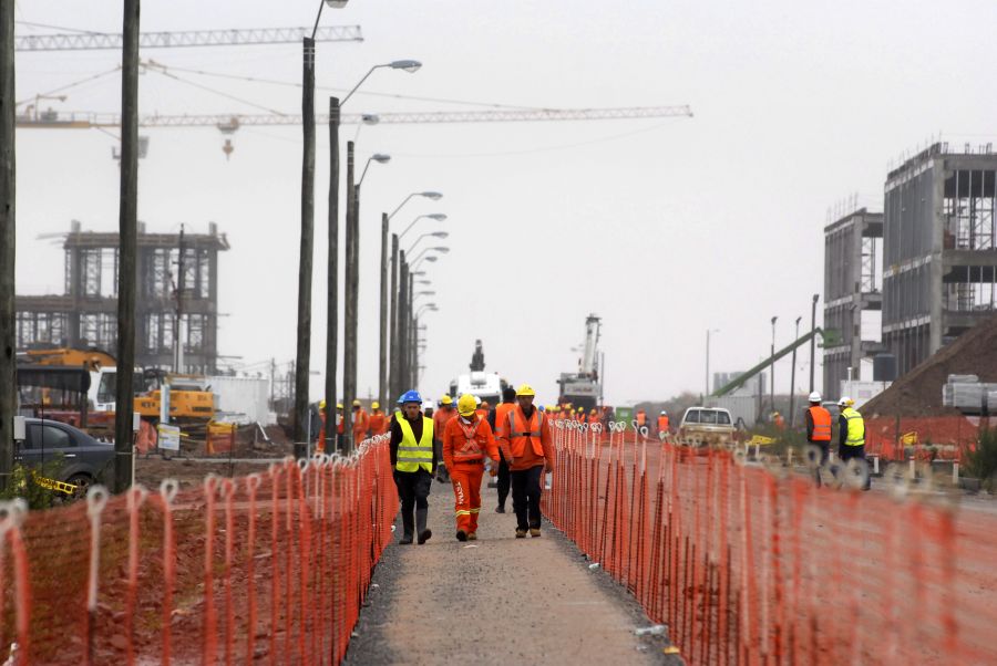 El eterno femenino de una imaginativa pintora
