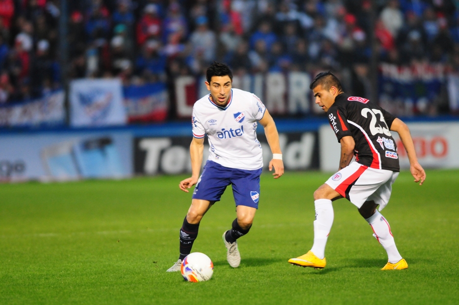 El eterno femenino de una imaginativa pintora