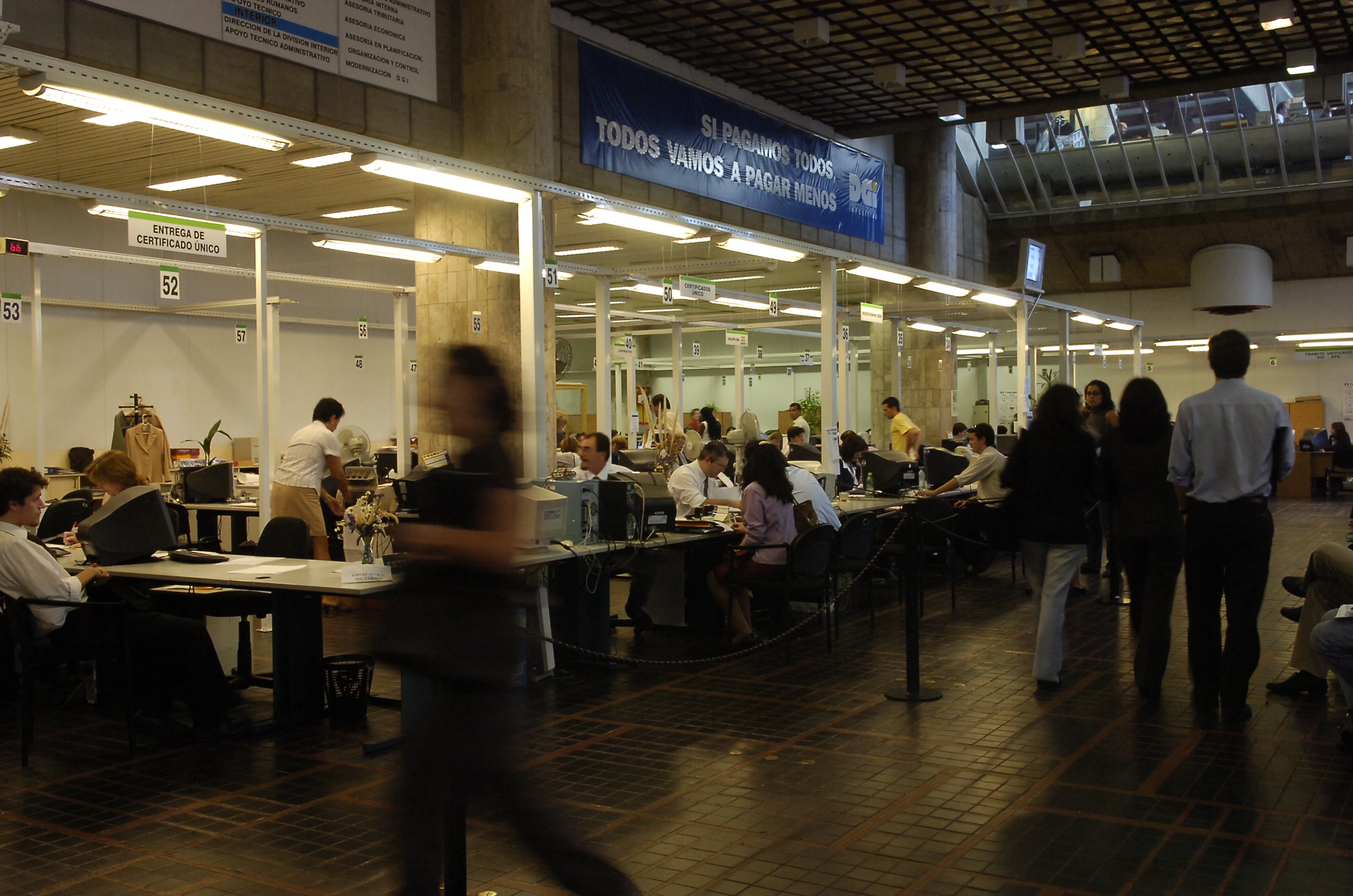 El eterno femenino de una imaginativa pintora