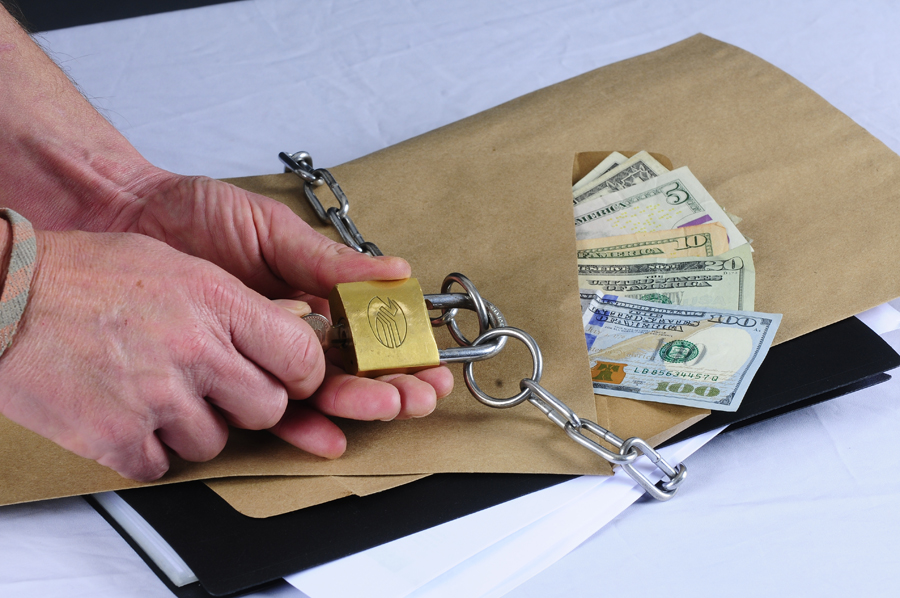 El eterno femenino de una imaginativa pintora