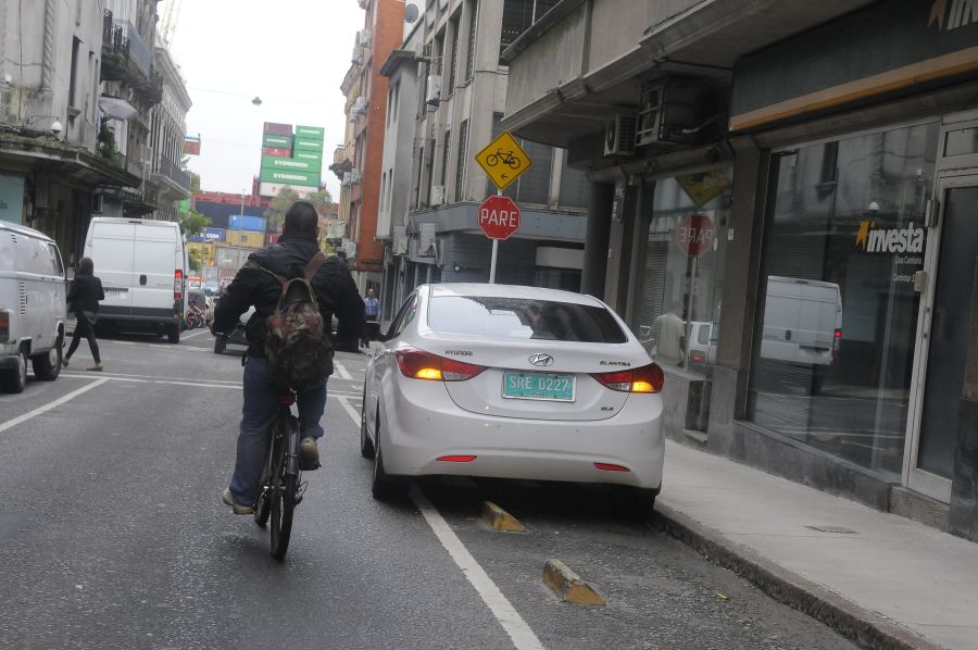 El eterno femenino de una imaginativa pintora